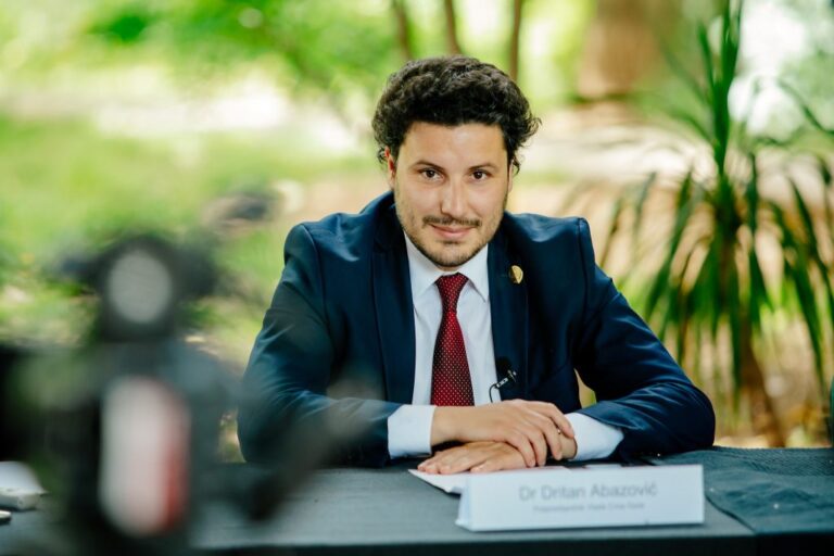 Kryeministri shqiptar Abazoviç pro dorëheqjes