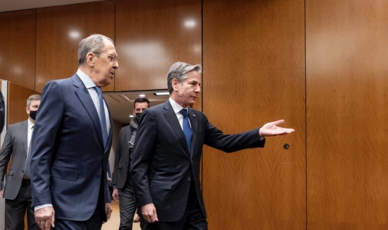 Blinken takon Lavrov: Rusia ka vetëm dy zgjedhje