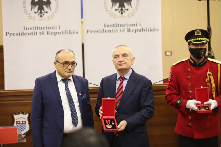 Presidenti Ilir Meta vlerëson artistë të shquar shkodranë (FOTO)
