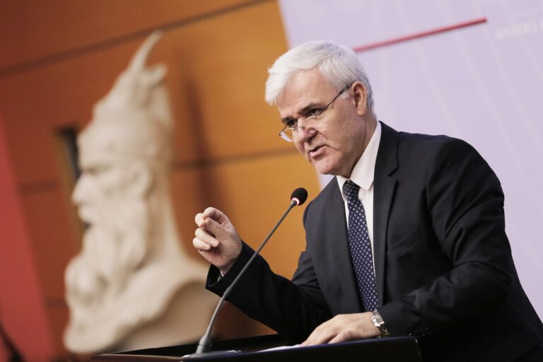 ”Jo përjetësisht deputet”, Xhafaj: Kufizim i numrit të mandateve