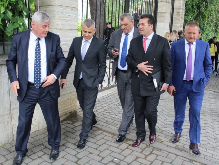 Fatmir Mediu dhe Dashamir Shehi neutral në “luftën” mes Bashës e Berishës