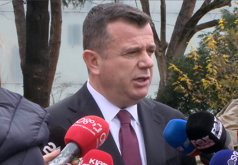 Kërkesa e Berishës, përgjigjet Balla: Mos u merrni me tullumbacet populiste të një politikani që i ka mbaruar koha