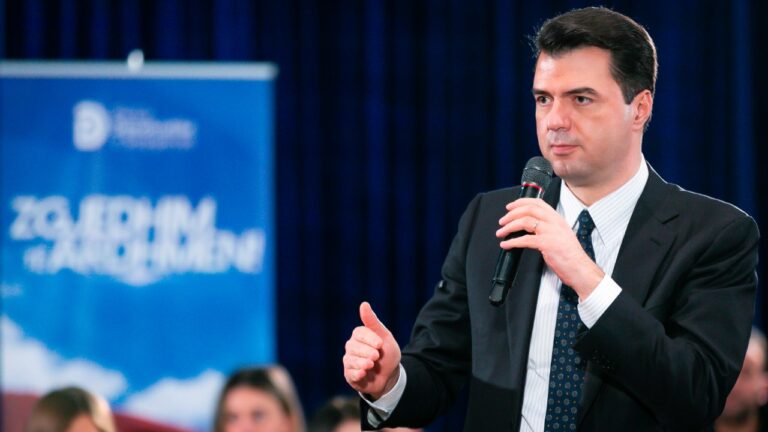 Lulzim Basha: Berisha një palo burrë që merret me zonjat e PD, duke i sulmuar