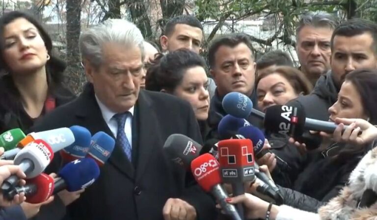 Berisha rikthehet në PD, flet i bindur: Do ketë protestë tjetër