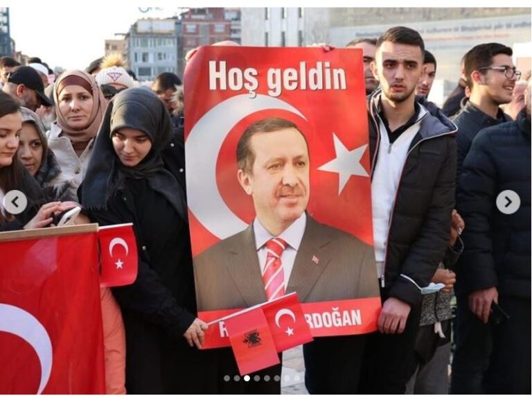 Erdogan publikon foto nga vizita në Shqipëri: Faleminderit, ju duam!