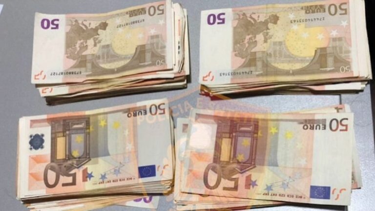 Çantën plot me euro, procedohet 45-vjeçarja që nuk deklaroi paratë në kufi