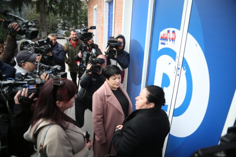 Mbështetësit e Berishës, nesër do të kërkojnë daljen e Bashës nga selia