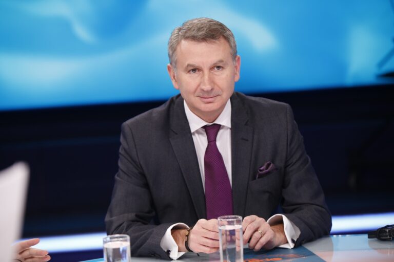 Kush është në protestë? Kadilli tregon grupimet: Radikalë të majtë dhe islam politik