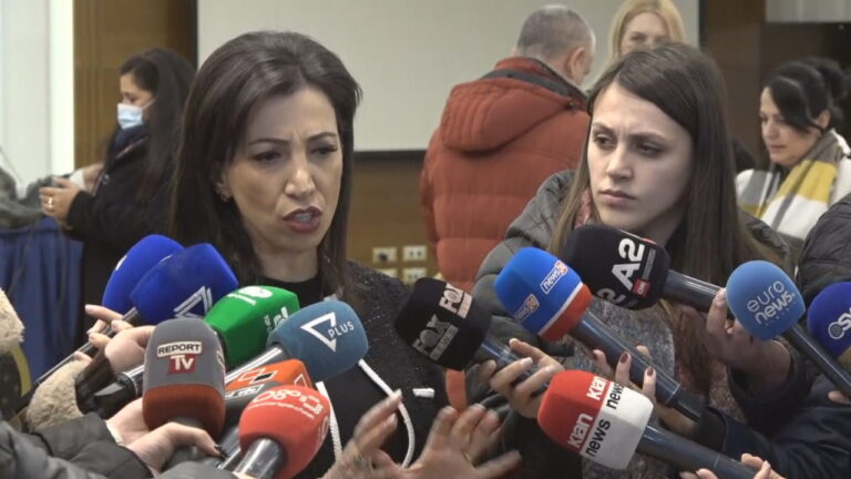 Ministrja Evis Kushi tregon numrin e nxënësve dhe mësuesve të prekur nga Covid-19