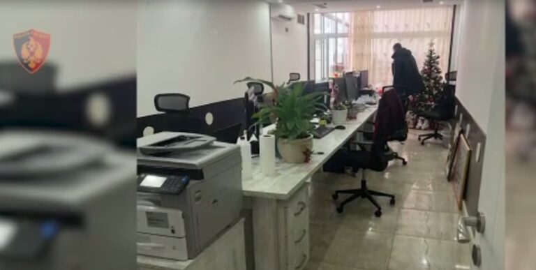 Zbulohet laboratori i falsifikimit të dokumenteve. Si mashtroheshin të huajt, u merreshin nga 500 deri në 300 mijë euro