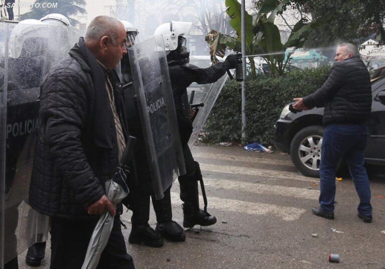 Protesta te PD/ Avokati i popullit: 59 të shoqëruar, 8 prej tyre të mitur
