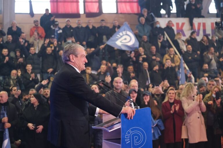 Berisha në Shkodër: Ndahuni nga Basha, atë e pret vrima e miut nga ky revolucion
