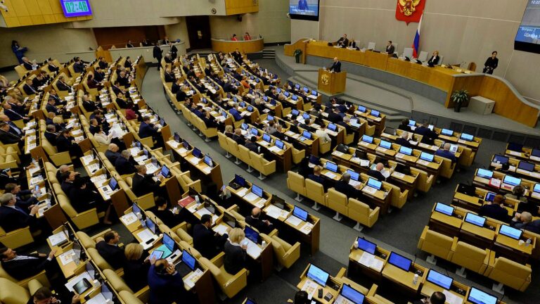 Parlamenti vulos vendimin, trupat ushtarake dalin jashtë Rusisë