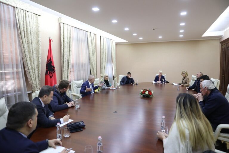 Takimi me banorët e ”5 Majit”, Meta: Dënoj interesat okulte që shkatërrojnë pronat pa kontrata dhe garanci ligjore