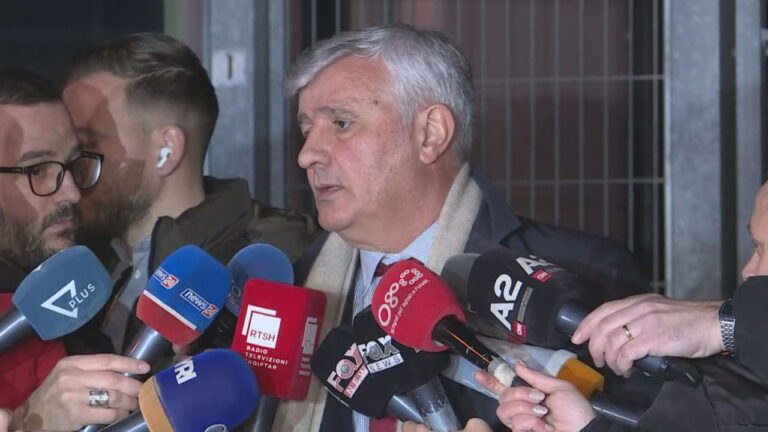 Haxhia: Nëse kjo është Reforma në Drejtësi, të gjithë pushtetarët duhet të vishen trashë në dimër