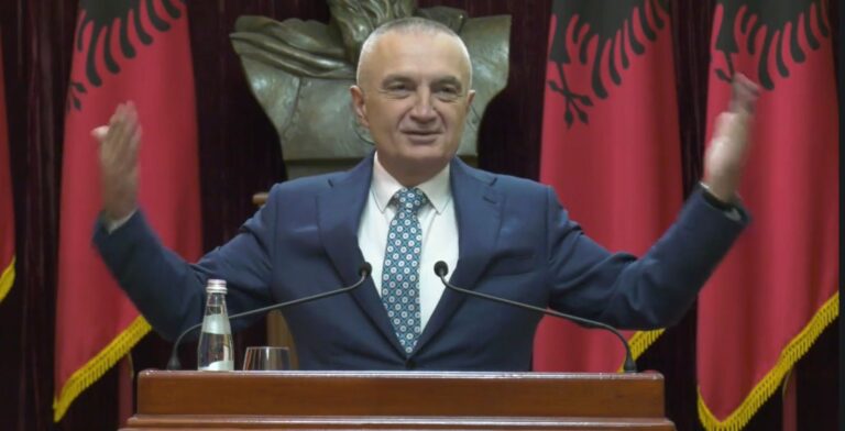 Presidenti poston videon dhe përsërit mesazhin: Jam Ilir Meta, o superbudallenj!