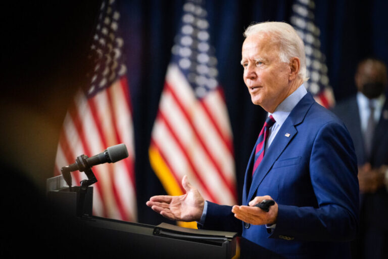 VOA: Presidenti Biden i bën thirrje Serbisë për kompromise me Kosovën