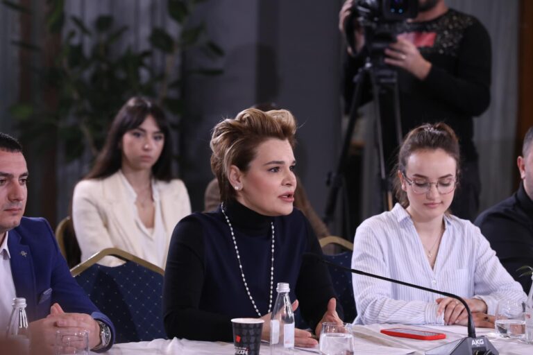 Kryemadhi: Korrupsion qeveritar ka, por duhen profesionistë të pavarur në drejtësi ta luftojnë atë