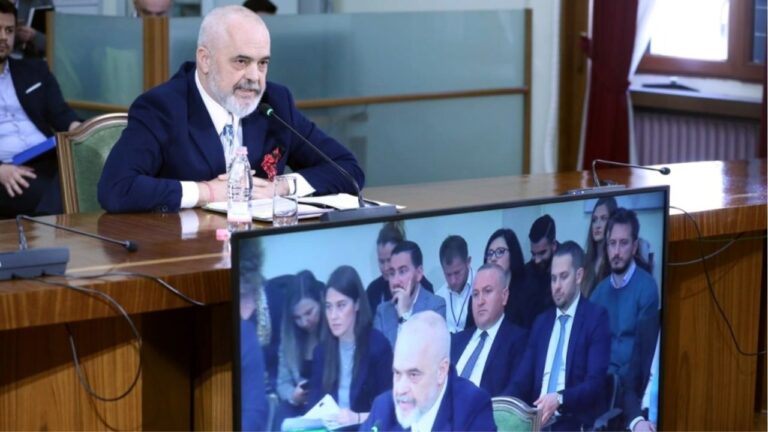I ndërpreu fjalën dhe e nxjerr nga vetja, Rama s’i përgjigjet pyetjeve të Zhupës: E humbët mundësinë