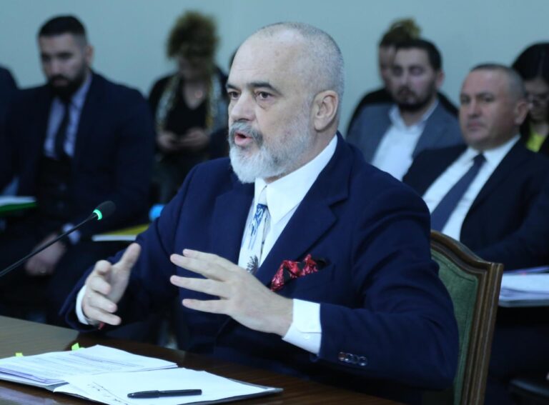 Rama i kthehet Këlliçit: Djali i ish-kryeministrit ha e pi me grupin më të egër të Europës