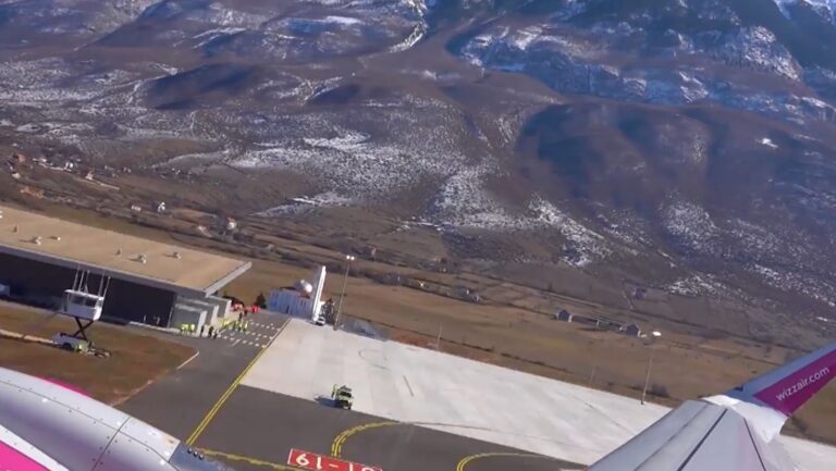 Kryeministri Rama nxjerr pamjet nga brenda avionit: Moment fluturimi Kukës – Tiranë (VIDEO)