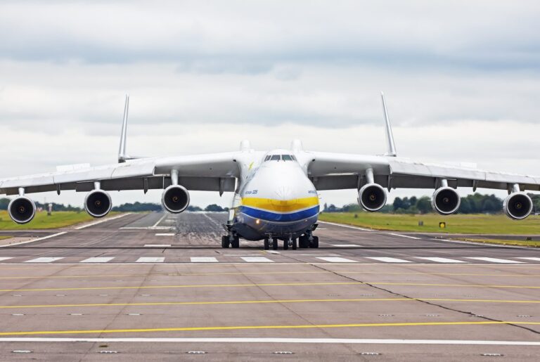 Kuleba: Ushtria ruse ka shkatërruar avionin më të madh në botë