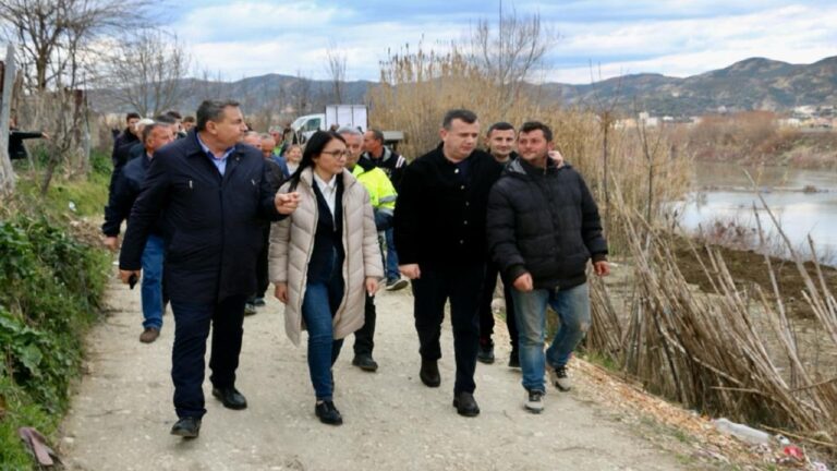 Ndërtohet prita mbi Lumin Shkumbin në Thanasaj, Balla: Nis puna dhe për asfaltimin e rrugës
