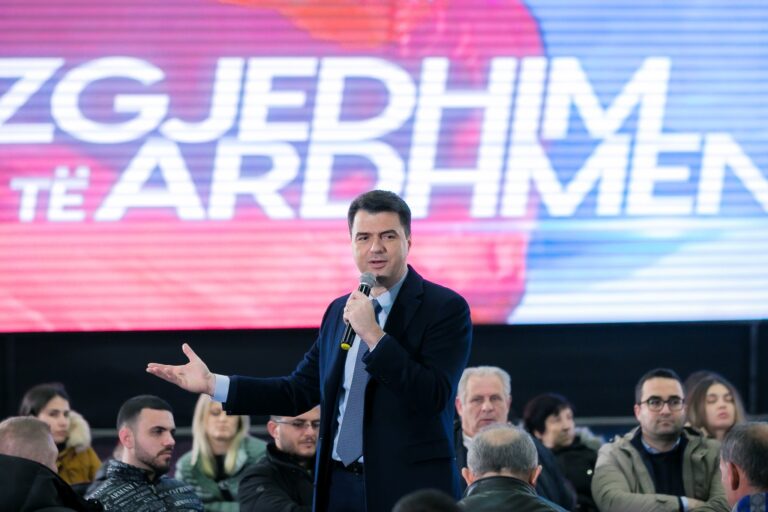 Deputetët i kërkojnë Bashës dorëheqjen, nis mbledhja e Kolegjit të Kryetarëve