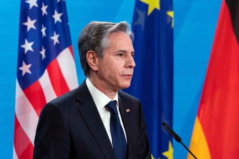 Sekretari i Shtetit, Blinken: Amerika i ka miratuar Ukrainës përdorimin e armëve amerikane brenda Rusisë