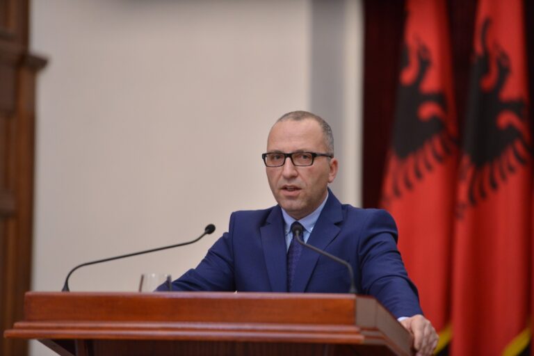 Këshilltari i Presidentit njofton konferencë për mediat: Për marrëzinë e fundit të Kuvendit të ri