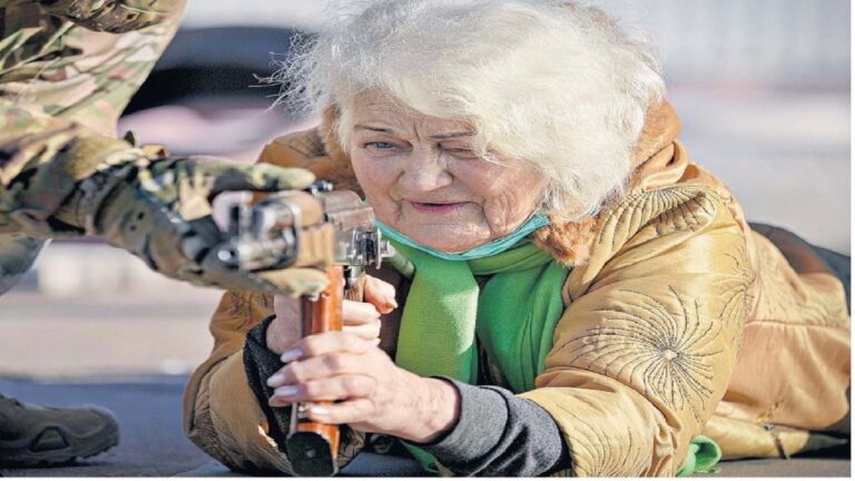 Ukrainë, i gjithë populli stërviten si ushtar (FOTO)