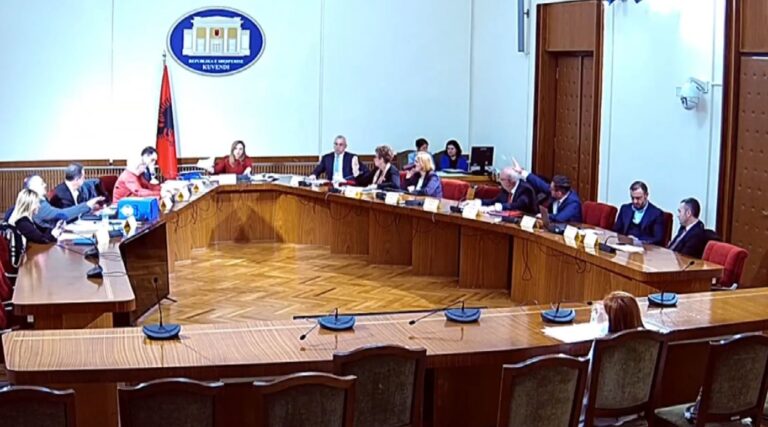 Plas tek “inceneratorët”! Deputetët e PS i kthehen Tabakut: Komision palaço, s’të jap fare llogari ty!