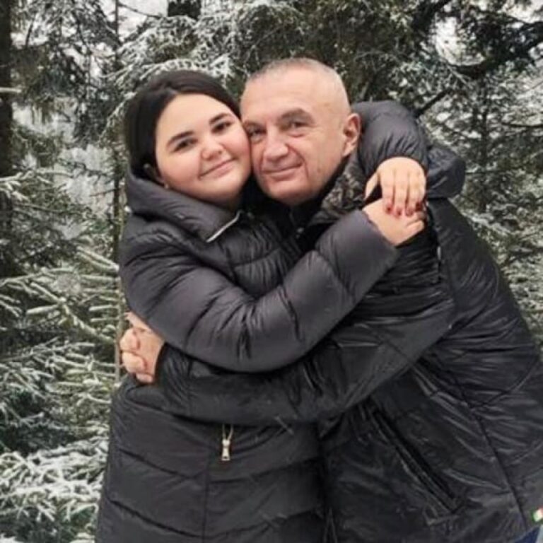 Ilir Meta poston fotot dhe uron të bijën për ditëlindje