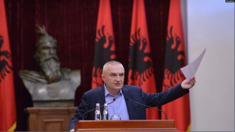 Presidenti Meta: Ekonomia nuk mund të lihet më në dorën e aventurierëve, që duan të falimentojnë Shqipërinë!