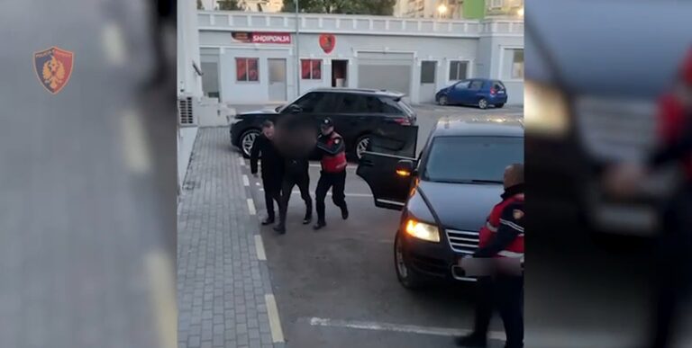 E merrte kokainën në Durrës dhe e shiste nëpër Tiranë. Si i humbte gjurmët 31-vjeçari që u kap nga Policia
