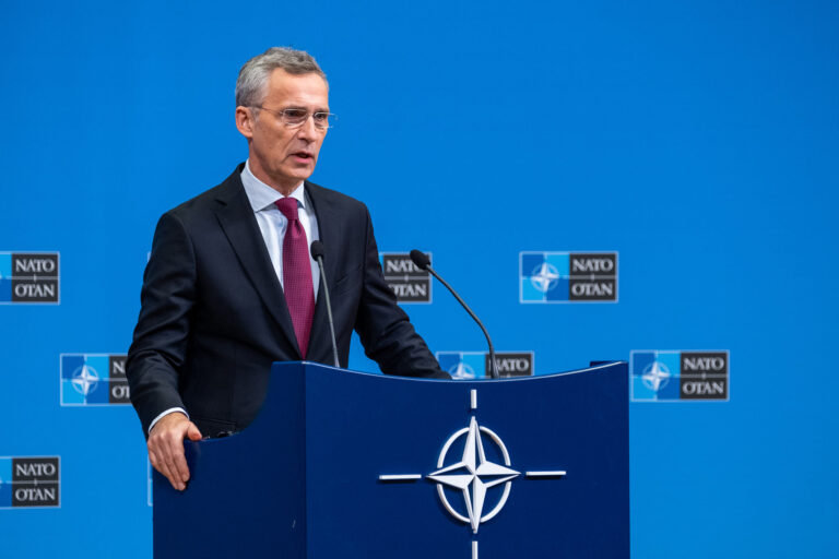 Sekretari i NATO-s: Bëhuni gati për një luftë që mund të zgjasë