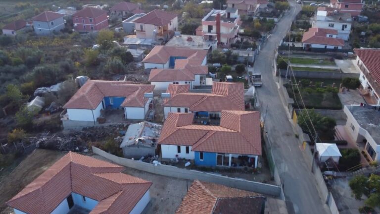 Të huajt po blejnë banesa në Durrës