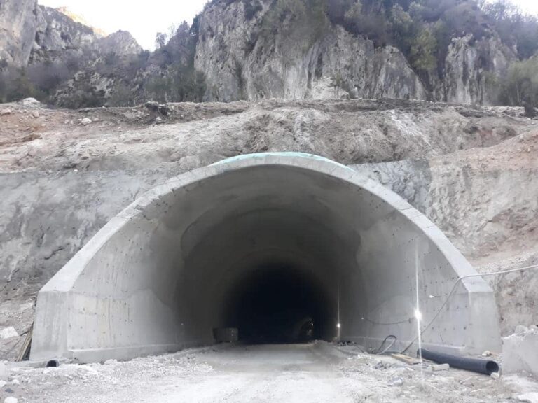 Kryeministri nxjerr pamjet nga tuneli i Skërficës: Këtë verë Saranda do të jetë më afër