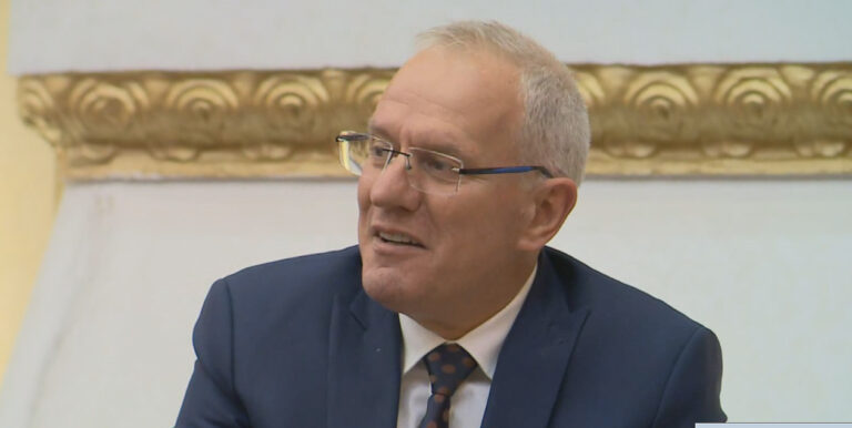 Ferdinand Xhaferaj kërkon ndjesë: M’u nxorën fjalët nga konteksti