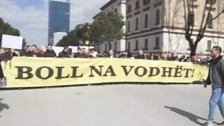 Qytetarët në protestë: Paketa e qeverisë “Rama 3” është fallco