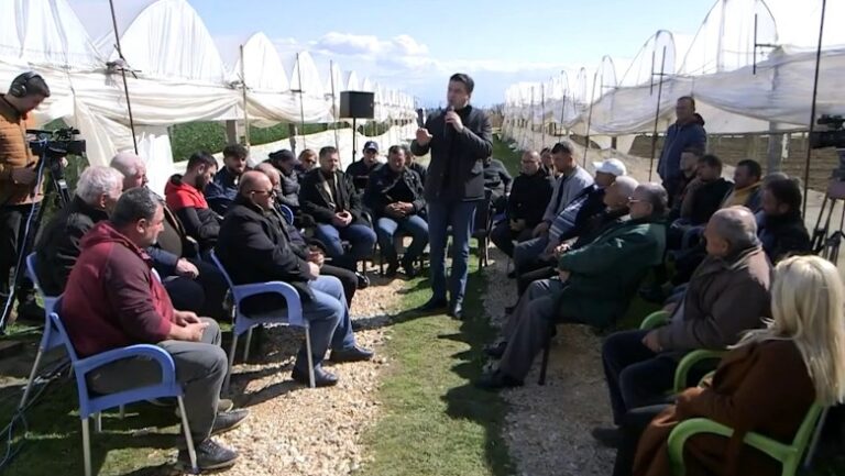 Basha takon fermerët në Lushnje: Tregu juaj kontrollohet si burg i sigurisë së lartë nga grupet kriminale