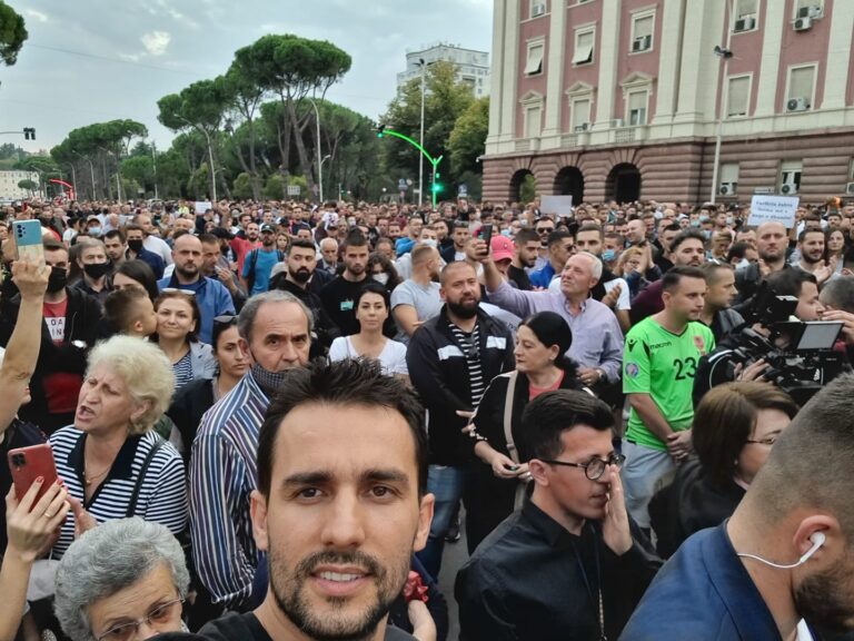 Protestat kundër çmimeve, aktivisti Lapaj: Ky është limiti ku mban fuqia e qytetarëve