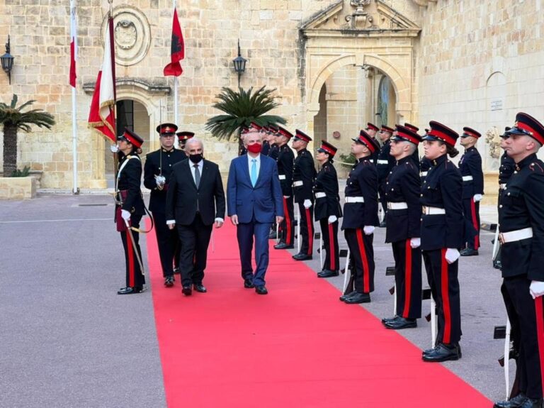 Presidenti Ilir Meta pritet me ceremoni zyrtare në Maltë: Takim i frytshëm