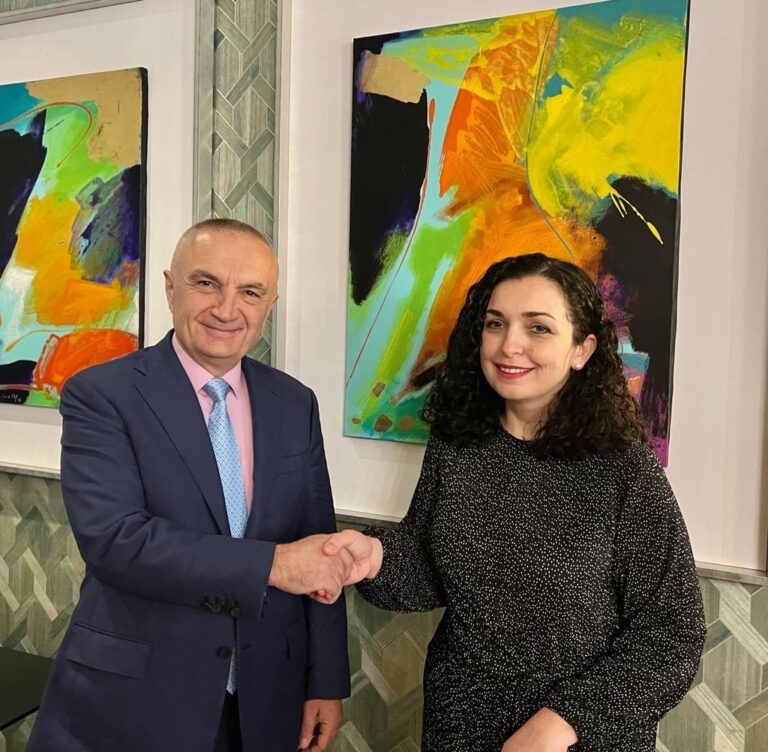 Presidenti Meta takon homologen Vjosa Osmani: Kosova sa më parë në NATO