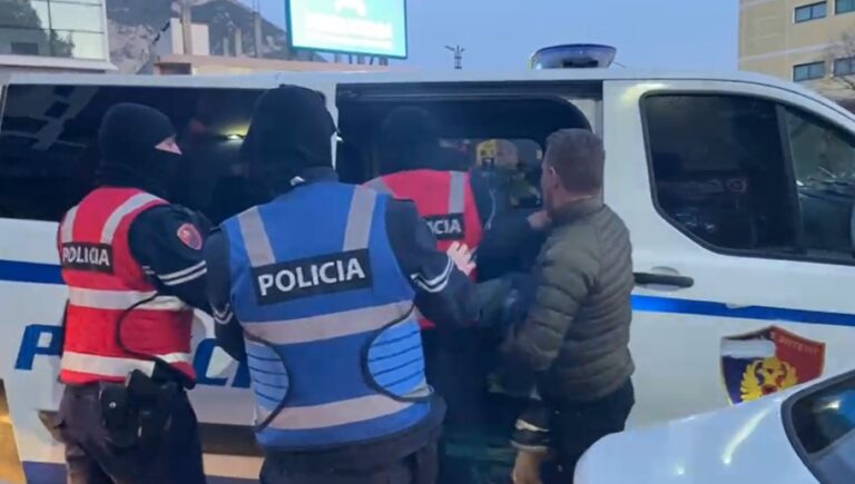 Policia po arreston qytetarët edhe në Lezhë