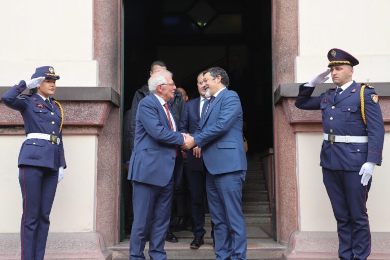 Takimi Çuçi-Borrell, u fol për përballimin e refugjatëve ukrainas dhe mbi sanksionet ndaj Rusisë