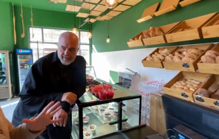 Pas marketeve, Rama shkon në furrat e bukës: Bëni transparent peshën, qytetarët kanë ankesa