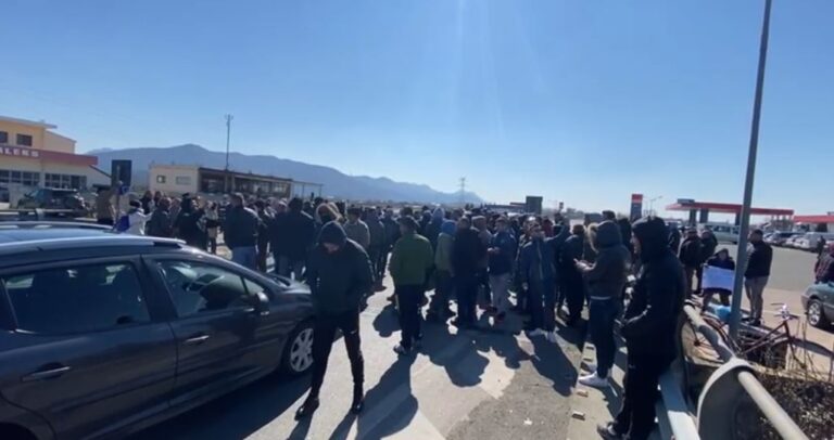 Nisin protestat në Lezhë kundër rritjes së çmimeve. Qytetarët bllokojnë autostradën Lezhë-Laç