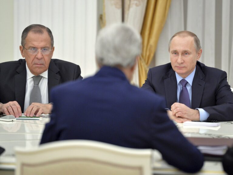 Rusia: Armët e dërguara në Ukrainë, po shiten në Shqipëri dhe Kosovë