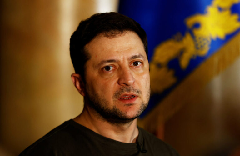 I nënshkruar nga Zelensky, topi i bejsbollit shitet me shifër marramendëse